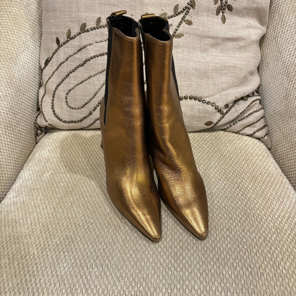 Like New Marc Fisher Golden Bronze Ankle Boots